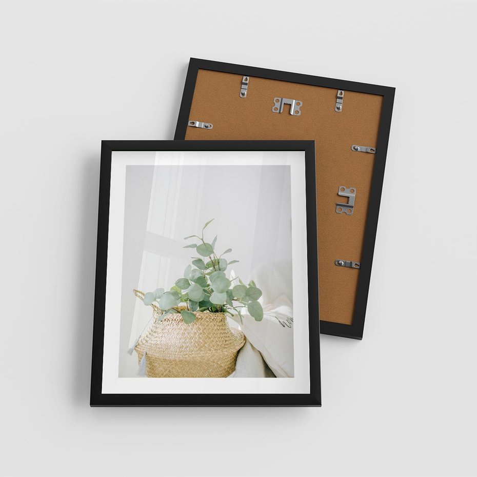 Plakat w ramie 40x50 - Eukaliptusowa Świeżość - eukaliptus, liście w koszu z wikliny - rama czarna