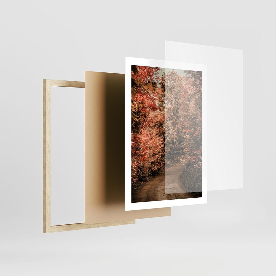 Plakat w ramie 50x70 - Obraz przedstawia jesienne drzewa i czerwone liście na ścieżce w lesie. Ta sceneria doskonale oddaje urok i kolorystykę jesieni w lesie. - las, jesień - rama drewno