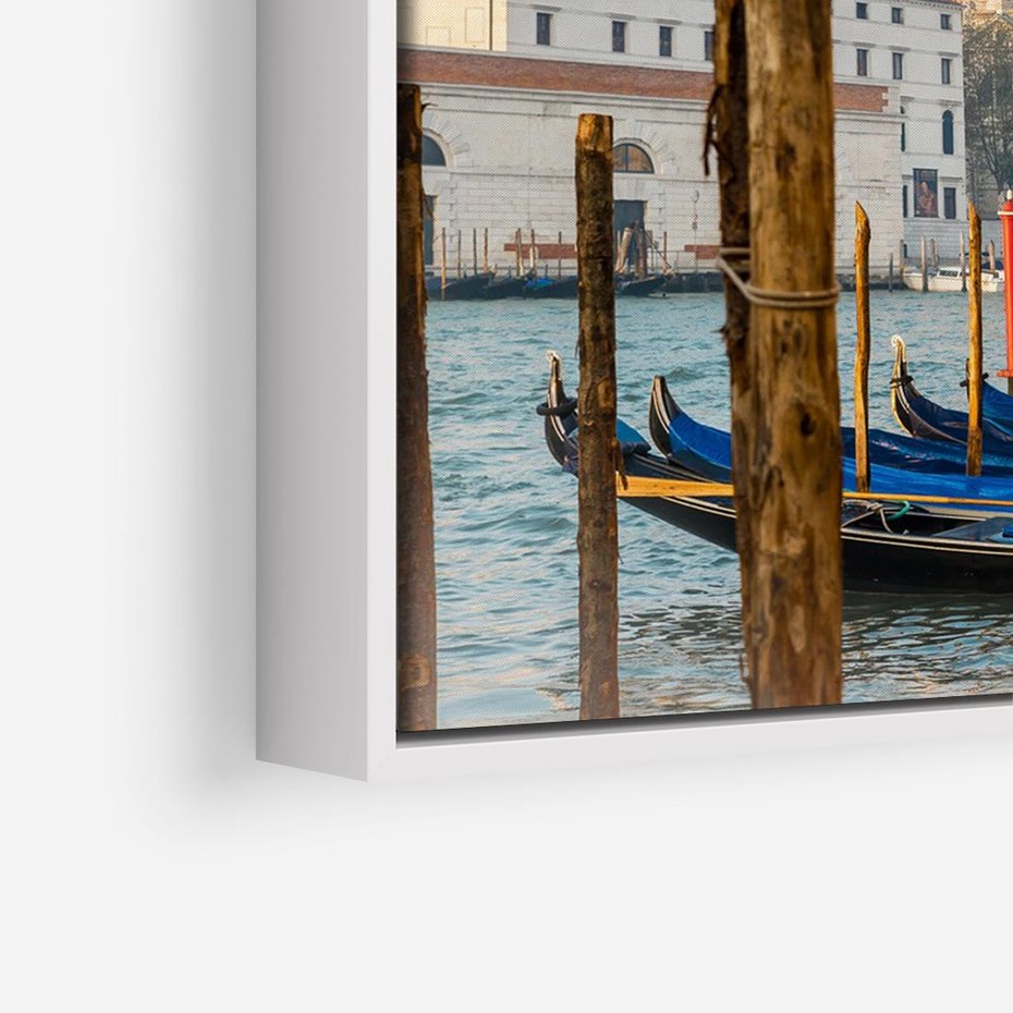 Obraz w ramie 70x50 - Urok Wenecji - fotografia, przystań w Wenecji - rama biała
