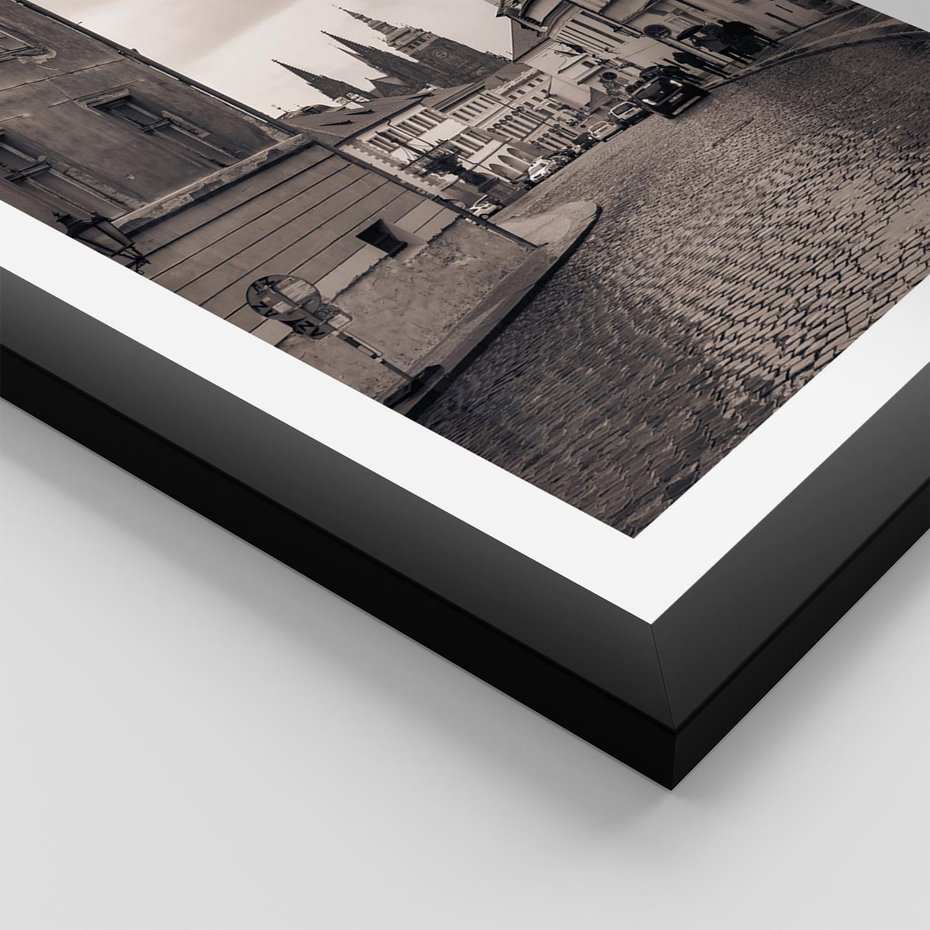 Plakat w ramie 40x50 - Przygoda Na Horyzoncie - uliczka, perspektywa - rama czarna