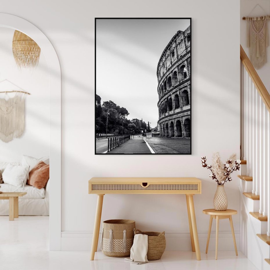 Obraz w ramie 70x100 - Echa Historii - czarno biała fotografia, koloseum - rama czarna