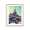 Plakat w ramie 30x40 - Wieża Eiffla w czarno-białej odsłonie - Eiffla, Paryż - rama drewno