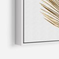 Obraz w ramie 50x70 - Złoty blask palmowego liścia - złota, palma - rama biała