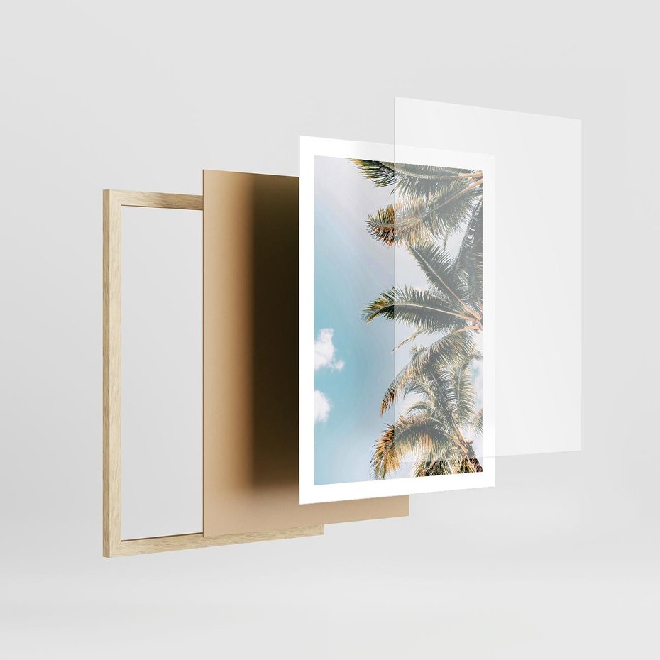 Plakat w ramie 50x70 - Pod Błękitnym Niebem - palmy, ujęcie z dołu - rama drewno