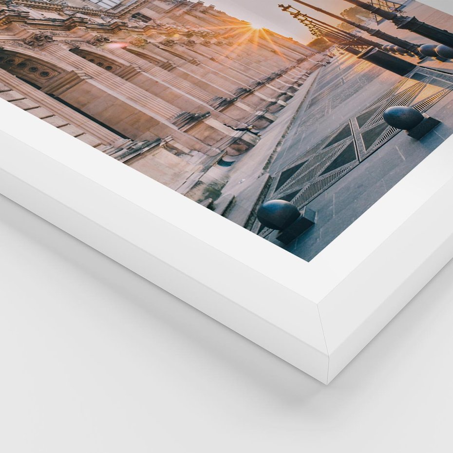 Plakat w ramie 50x70 - Magiczne spacery - uliczka, perspektywa - rama biała