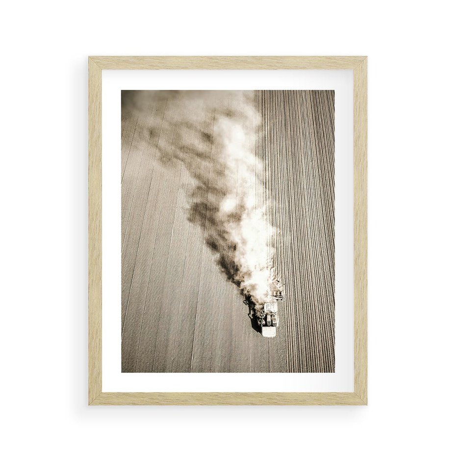 Plakat w ramie 40x50 - Żniwa na Wsi - pole, traktor na polu - rama drewno