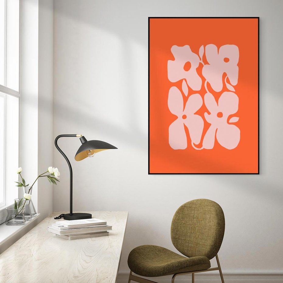 Obraz w ramie 70x100 - Taniec Abstrakcji - kwiaty, energetyczne pomarańczowe tłó - rama czarna