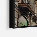 Obraz w ramie 50x70 - Magiczne Spacery - hotel, uliczka - rama czarna