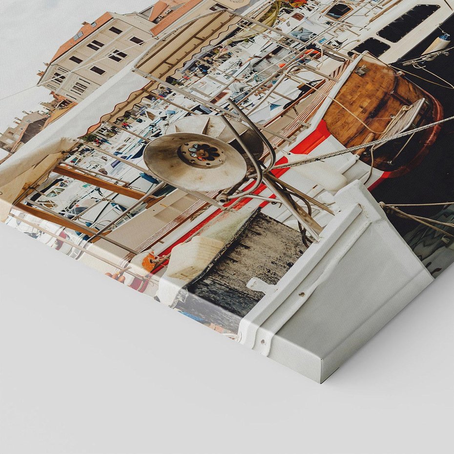 Obraz na płótnie 50x50 - Malowniczy Krajobraz Morski - morze, łódki