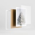 Plakat w ramie 50x70 - Zimowa Poezja w Ośnieżonym Drzewie - ośnieżone drzewo, zima - rama biała