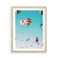 Plakat w ramie 50x70 - Balonowa Ekscytacja - balony latają w powietrzu, wyścigi balonów - rama drewno