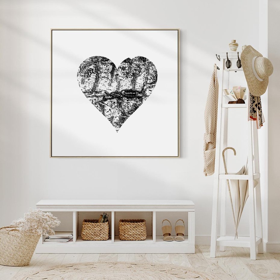 Obraz w ramie 80x80 - Drzewo Serca - czarne serce, tekstura jak kora drzewa - rama drewno