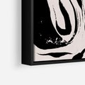 Obraz w ramie 70x50 - Wibracje w ciemnościach duszy - czarno biała abstrakcja, nieregularne rozmyte linie - rama czarna