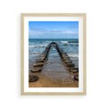 Plakat w ramie 40x50 - Falochron na brzegu morza - falochron, morze - rama drewno