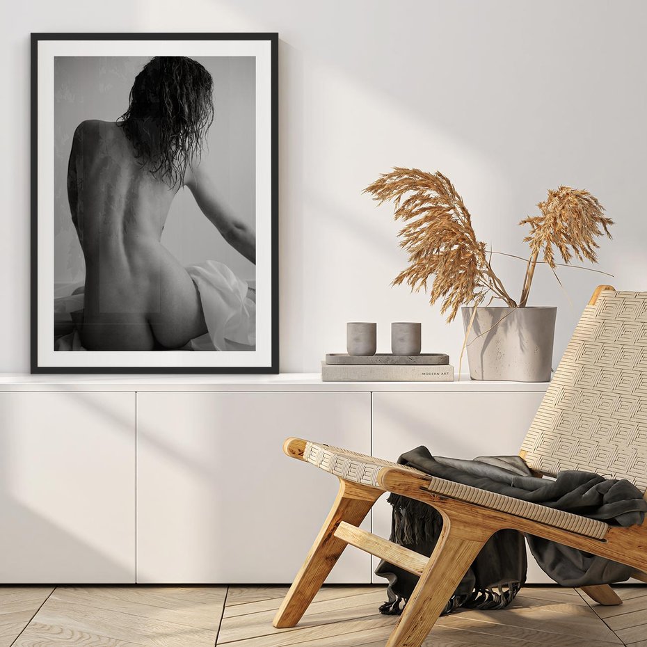 Plakat w ramie 40x50 - Piękno o Poranku - czarno biała fotografia, akt kobiecy - rama czarna