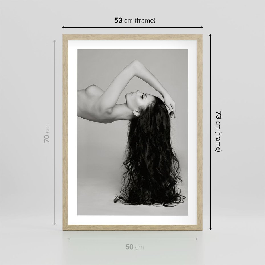 Plakat w ramie 50x70 - Piękno włosów kobiety w ruchu - włosy, piękno - rama drewno