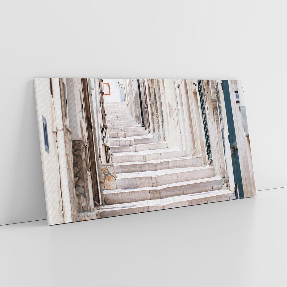 Obraz na płótnie 140x70 - Urokliwa uliczka w perspektywie - uliczka, perspektywa