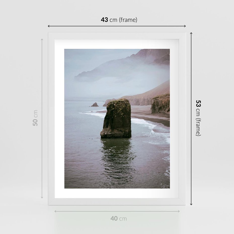 Plakat w ramie 40x50 - Północna Dzikość: Skaliste Klify nad Morzem - skały, klify - rama biała