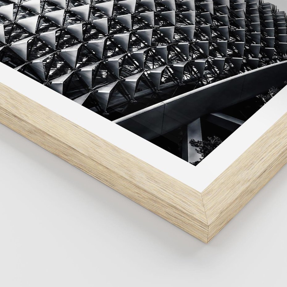 Plakat w ramie 30x40 - Nowoczesność w Czerni i Bieli: Architektoniczna Piękność - nowoczesna architektura, black and white - rama drewno