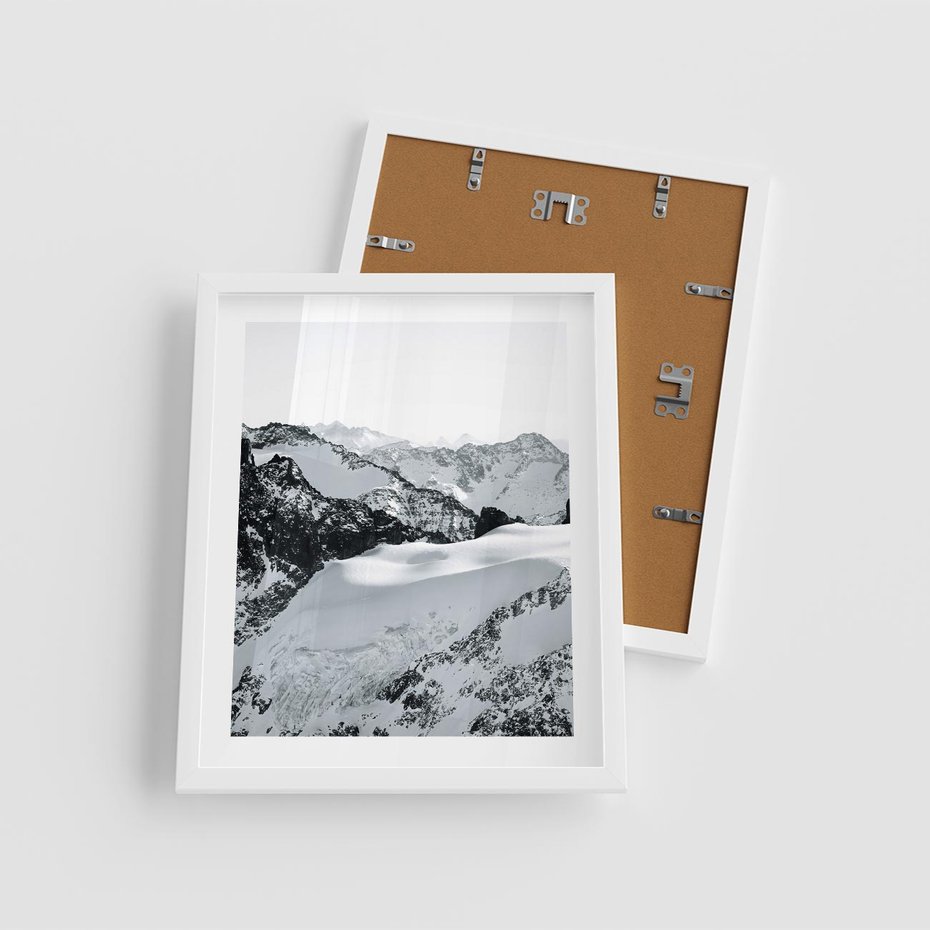 Plakat w ramie 40x50 - Biały Zimowy Pejzaż - góry w zimie, ośnieżone wysokie szczyty - rama biała