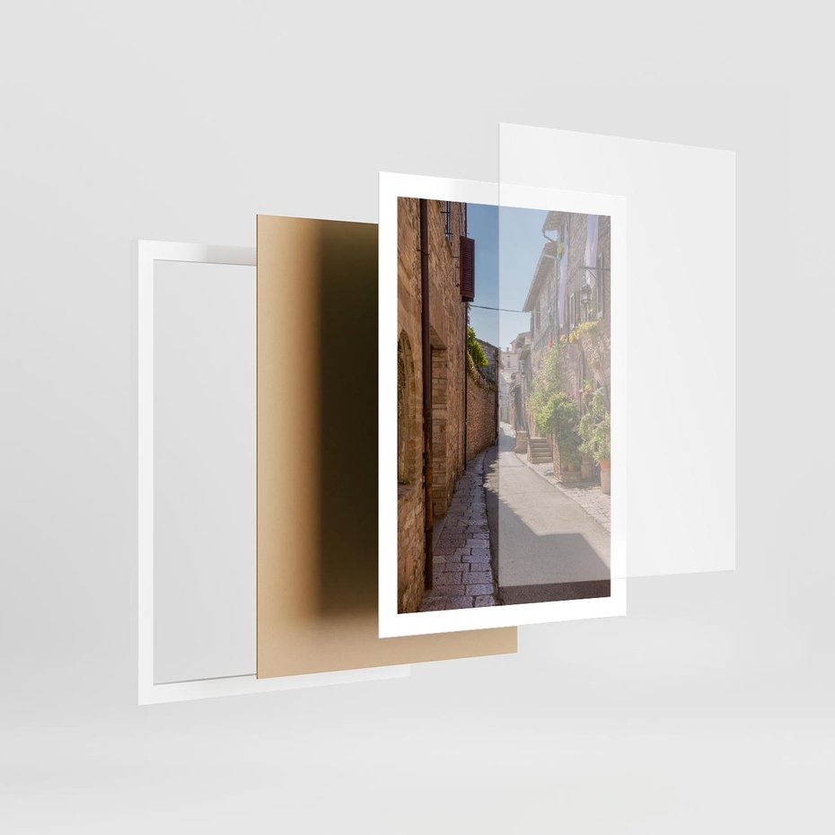 Plakat w ramie 50x70 - Uliczka Wakacyjnego Miasteczka - uliczka, wakacje - rama biała