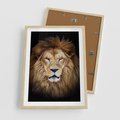 Plakat w ramie 50x70 - Król zwierząt w majestatycznym stylu - lew, król - rama drewno