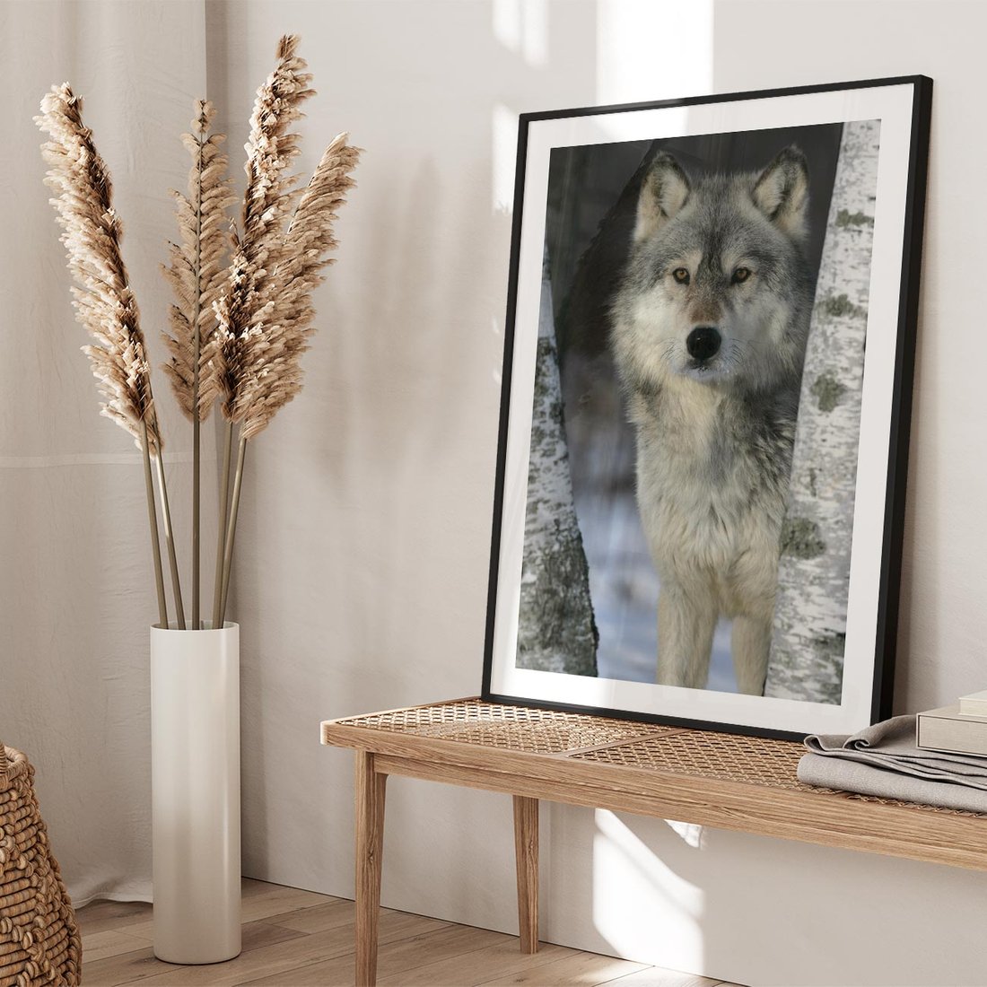 Plakat w ramie 30x40 - Wilk w Zimowym Lesie - wilk, las - rama czarna