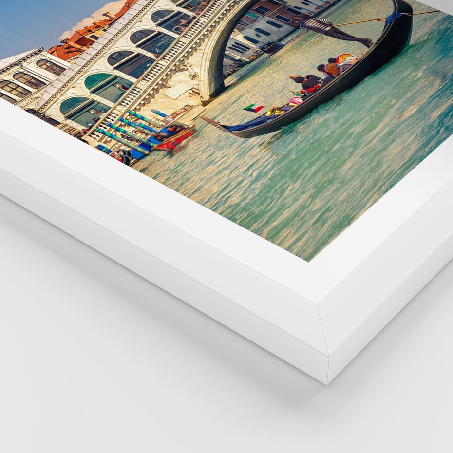 Plakat w ramie 40x50 - Romantyczna przejażdżka gondolą w Wenecji - Wenecja, gondola - rama biała