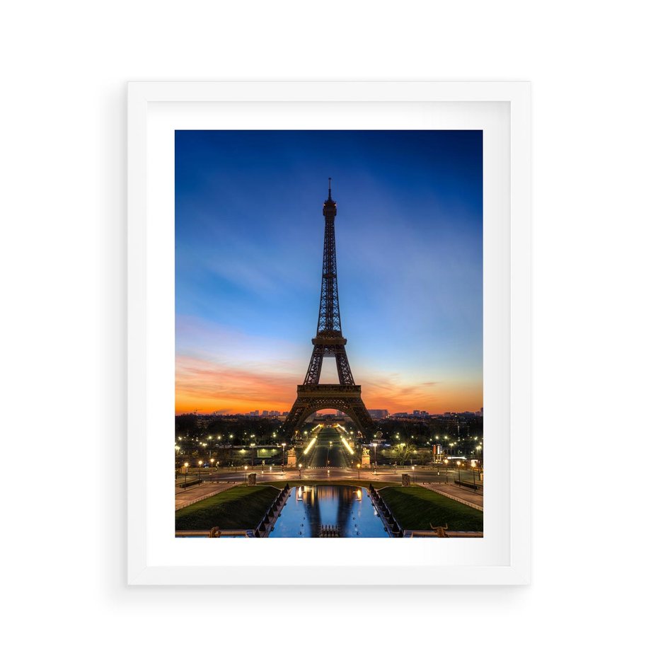 Plakat w ramie 40x50 - Wieża Eiffla w Innej Odsłonie - wieża, Eiffla - rama biała