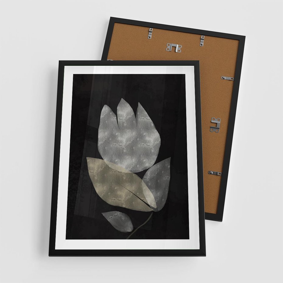 Plakat w ramie 50x70 - Nocne Uniesienia - abstrakcyjny kwiat, mroczna atmosfera - rama czarna