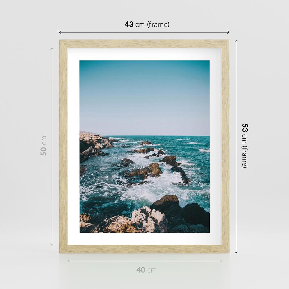 Plakat w ramie 40x50 - Dramatyczna Sceneria: Fale i Skały nad Morzem - morze, fale - rama drewno