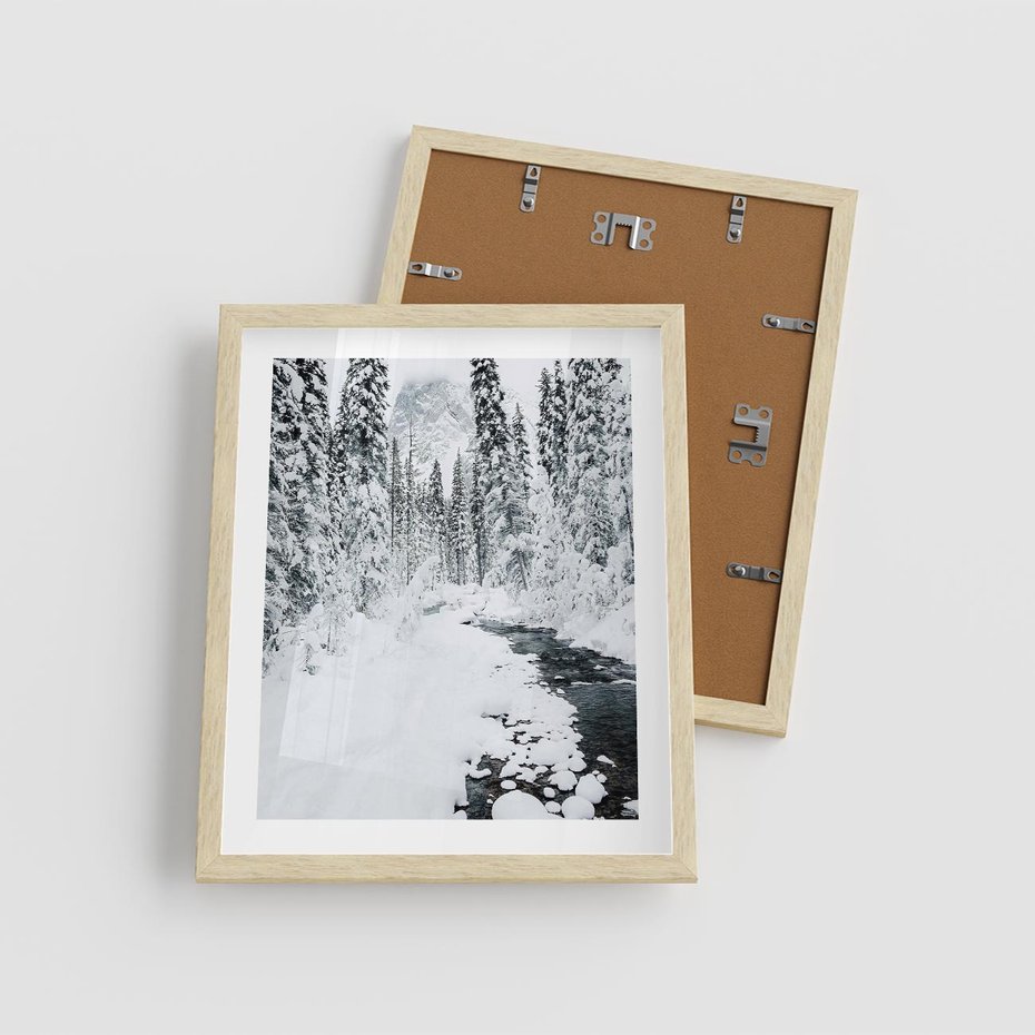 Plakat w ramie 40x50 - Spokój Zimowego Lasu w Górach - zima w lesie, w górach - rama drewno