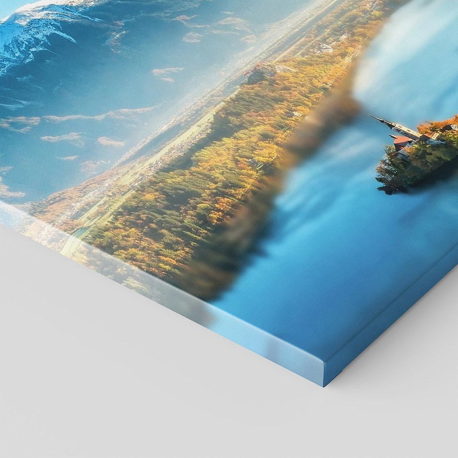 Obraz na płótnie 70x70 - Zamek pośrodku jeziora - jezioro, góry