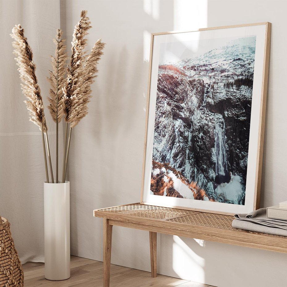 Plakat w ramie 50x70 - Góry w Białym Uroku: Zimowa Sceneria - górski krajobraz, zima - rama drewno