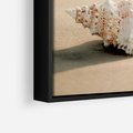 Obraz w ramie 70x50 - Urok plażowej muszelki - fotografia, muszla na plaży - rama czarna