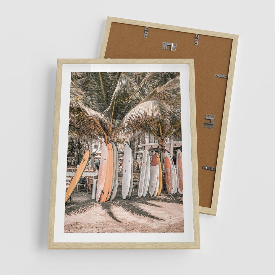 Plakat w ramie 50x70 - Surfingowy Raj - deski surfingowe, na plaży - rama drewno