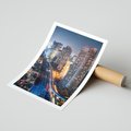 Plakat bez ramy 21x30 - Miasto nocą z wieżowcami w tle - miasto, nocą