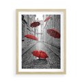 Plakat w ramie 50x70 - Parasole w malowniczej uliczce - parasole, uliczka - rama drewno