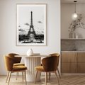 Plakat w ramie 30x40 - Wieża Eiffla - czarno białe zdjecie, wieża eiffla - rama drewno
