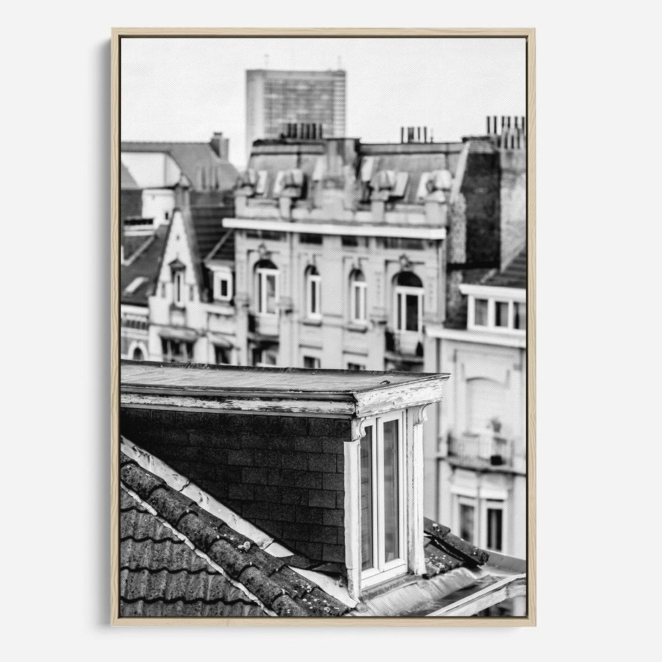 Obraz w ramie 50x70 - Miasto w Retro Odsłonie - fotografia czarno biała, ujęcie na dachy wielkiego miasta - rama drewno