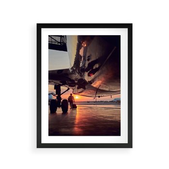 Plakat w ramie 30x40 - Podróż ku Zachodzącemu Słońcu - samolot, scena na lotnisku - rama czarna