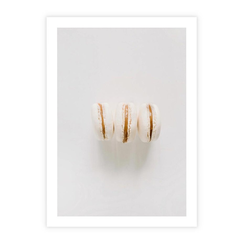 Plakat bez ramy 30x40 - Delikatność w Bieli - białe ciateczka. makaroniki, minimalistyczne zdjęcie