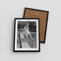 Plakat w ramie 30x40 - Retro Basen - retro zdjęcie, czarno białe - rama czarna