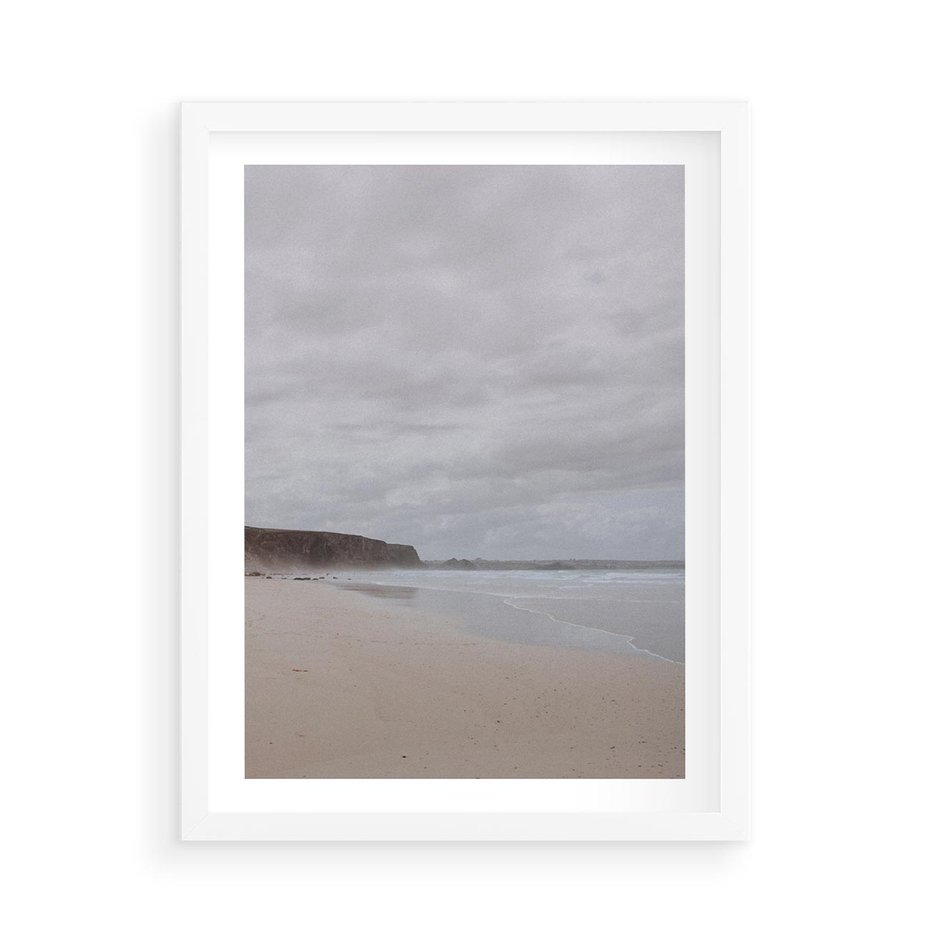 Plakat w ramie 50x70 - Mglista plaża - plaża, mgła - rama biała