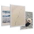 Zestaw obrazy w ramie 40x50 galeria - Plaża, piasek, ślady, kapelusz - rama biała