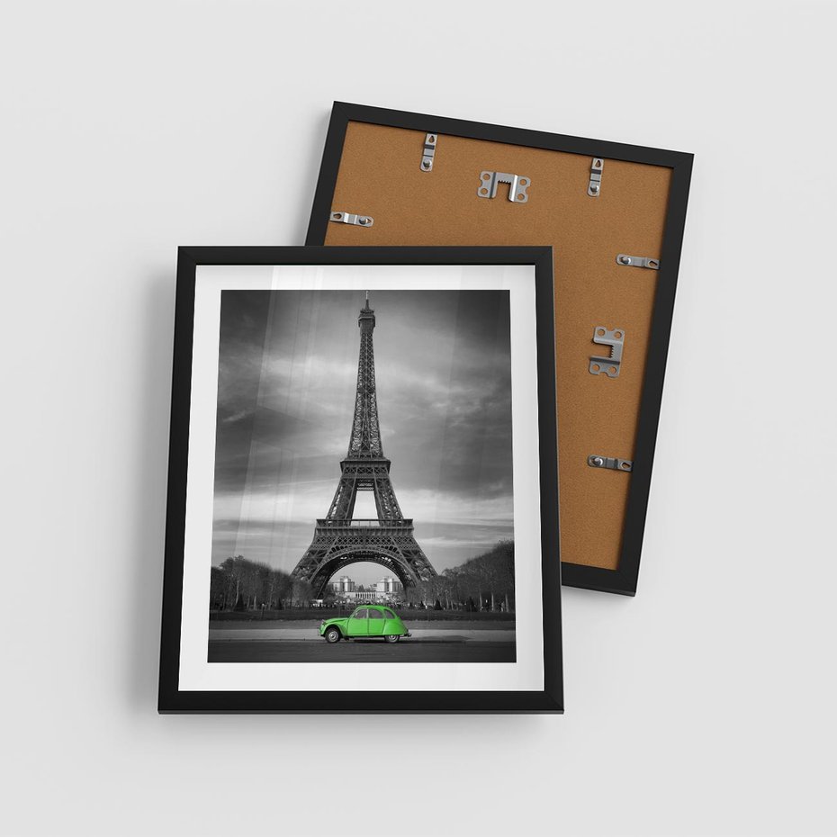 Plakat w ramie 40x50 - Paryskie Romantyczne Spotkanie - Eiffla, samochód - rama czarna