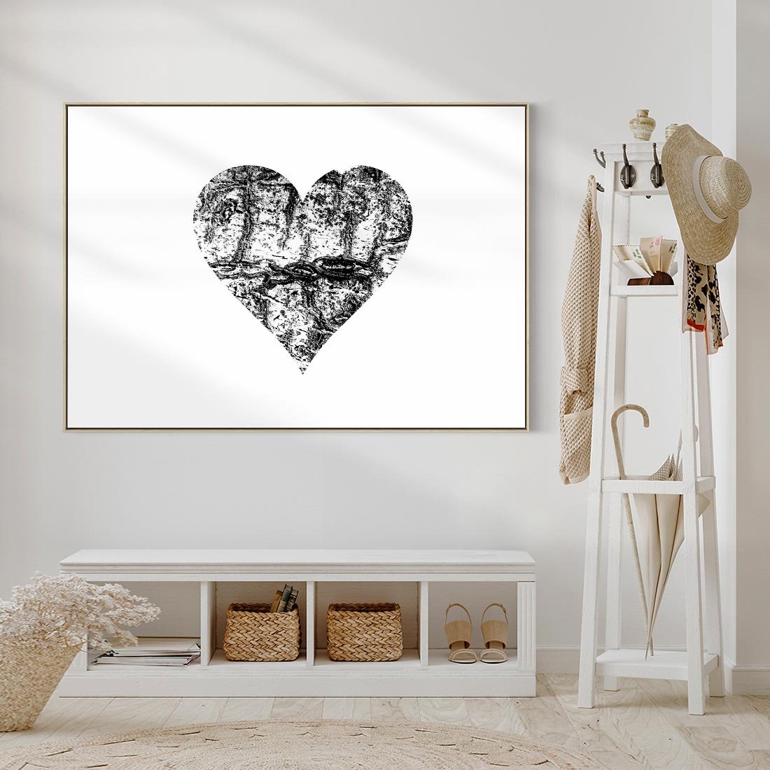Obraz w ramie 100x70 - Drzewo Serca - czarne serce, tekstura jak kora drzewa - rama drewno