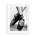 Plakat w ramie 50x70 - Taniec Zmysłów - artystyczne zdjęcie, odcienie szarości - rama biała