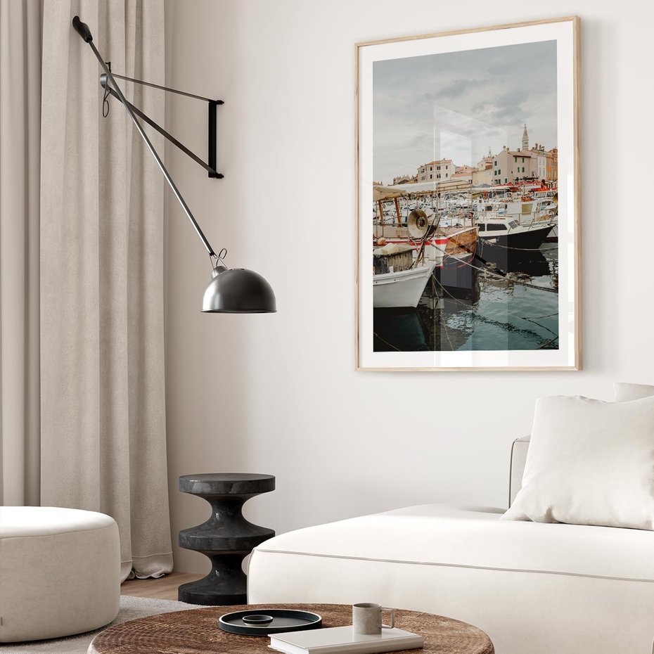 Plakat w ramie 50x70 - Malowniczy Krajobraz Morski - morze, łódki - rama drewno