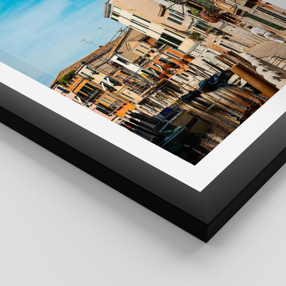 Plakat w ramie 30x40 - Magia Miejskiego Krajobrazu - uliczka, perspektywa - rama czarna